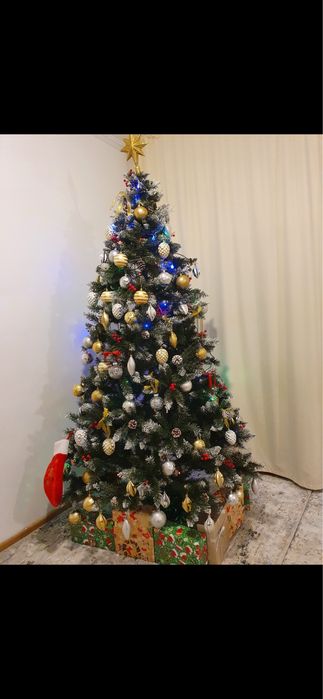 Продаю новогоднюю елку