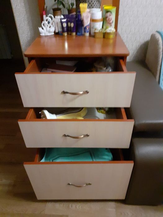 Продам комод с зеркалом
