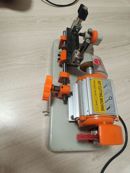 Masina copiat chei - ideal de copiat cheile cu amprenta, auto, moto