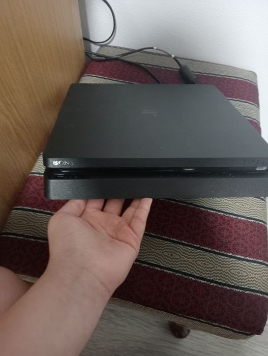 Vand PS4 de 400GB
