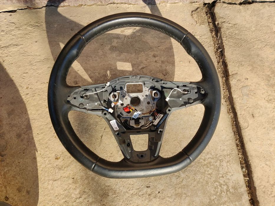 Volan piele cu padele Vw Golf 8 Seat Leon 3 5F Seat Toledo 3 Seat Ibiza 2012 2020 Cod 5F0419091L