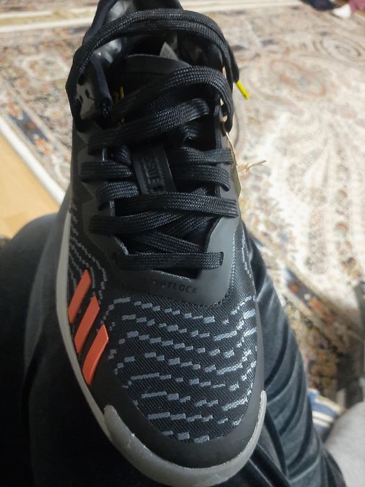 Продам кроссовки adidas