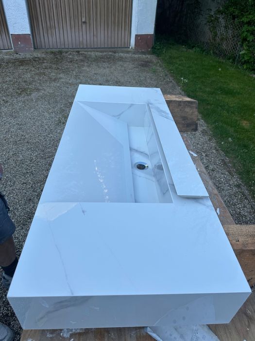 Vând lavoar din gresie tip cascadă  dimensiuni 120/47/15 ,nou!