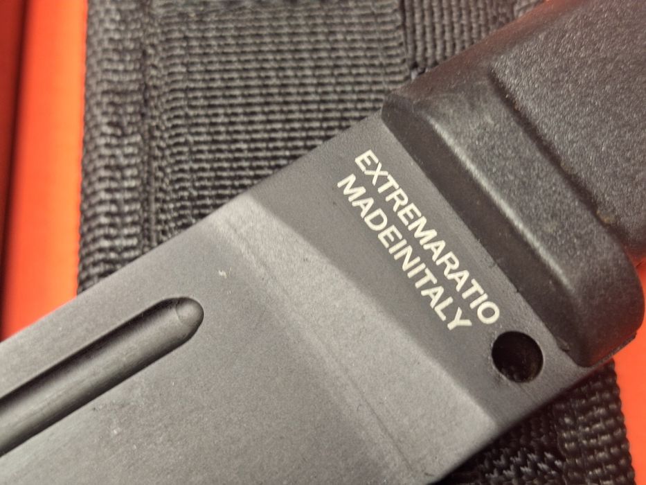 Нож Extrema ratio-Waki