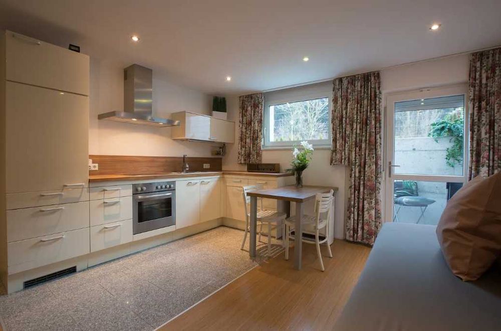 Дава се под наем Етаж от къща в Пловдив, Беломорски - 70 кв.м за 357 € - Снимка #1