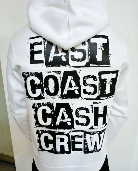 Тениски и худита на E.C.C.C.