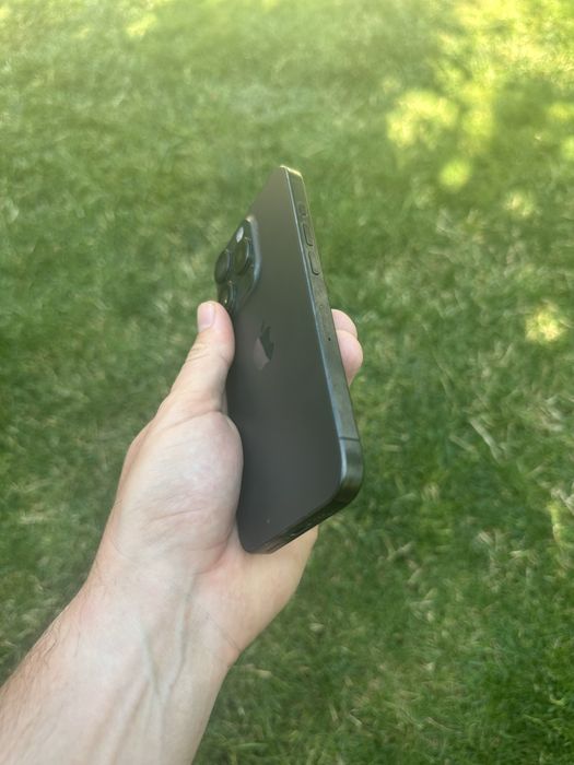 Iphone 15 pro liber de retea
