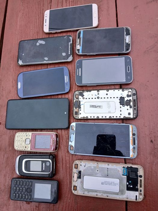 Telefoane vechi defecte