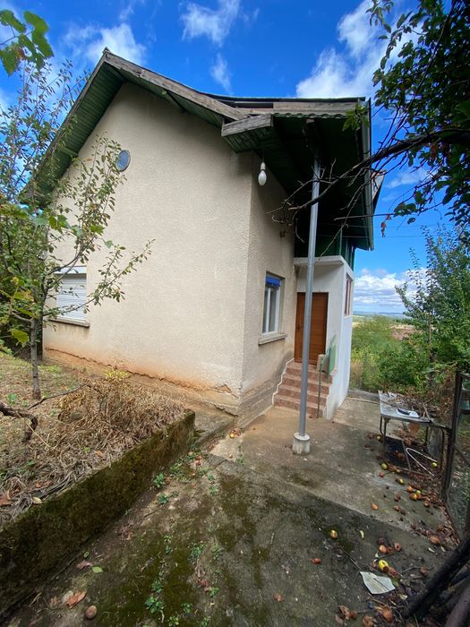 Продавам Двуетажна Вила с гараж