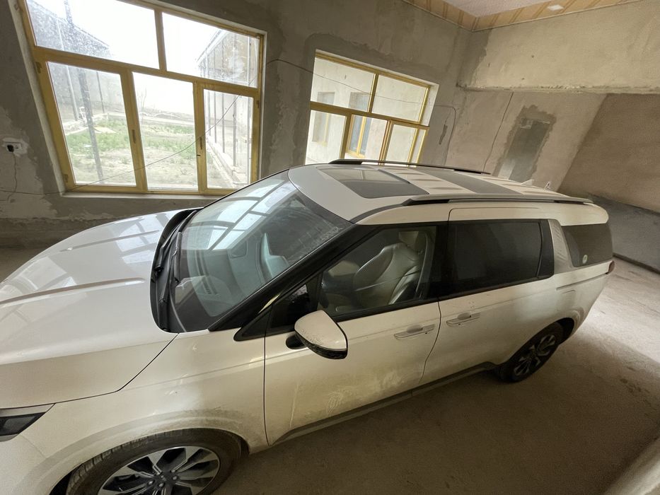 Kia carnival srochna sotiladi