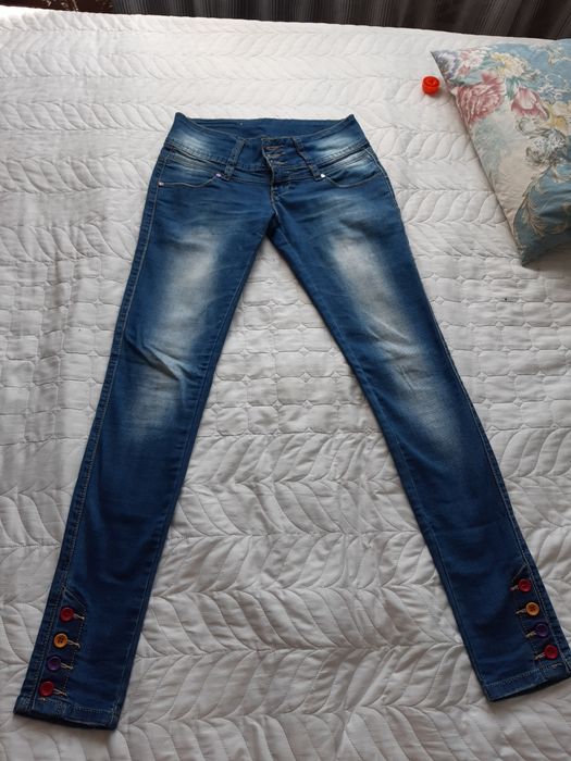 Продам почти новые джинсы