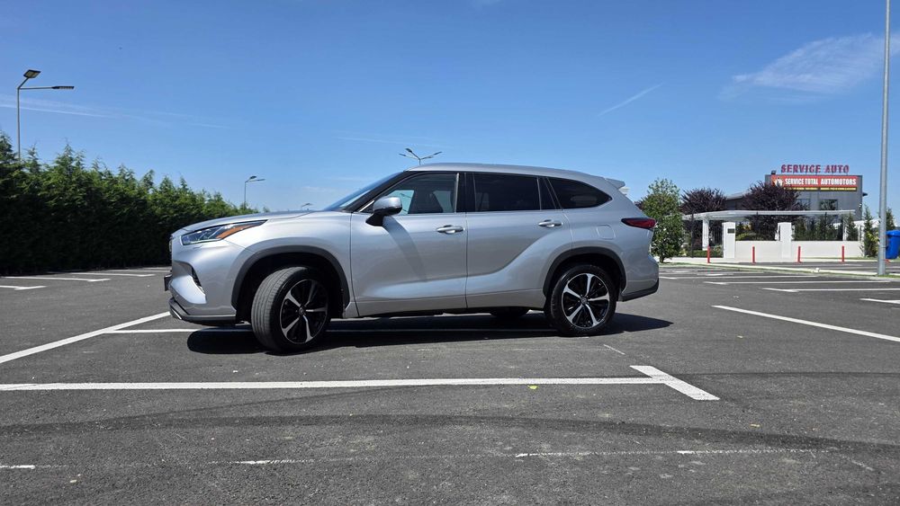 TOYOTA Highlander 2022 — imagine 3