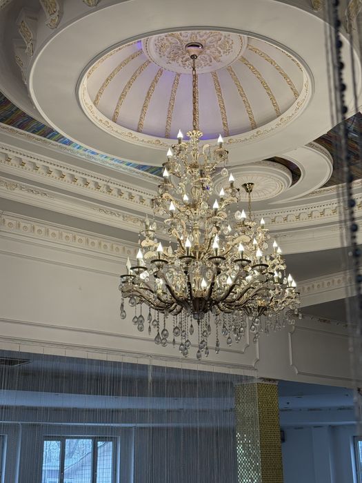 Люстра для большого помещения