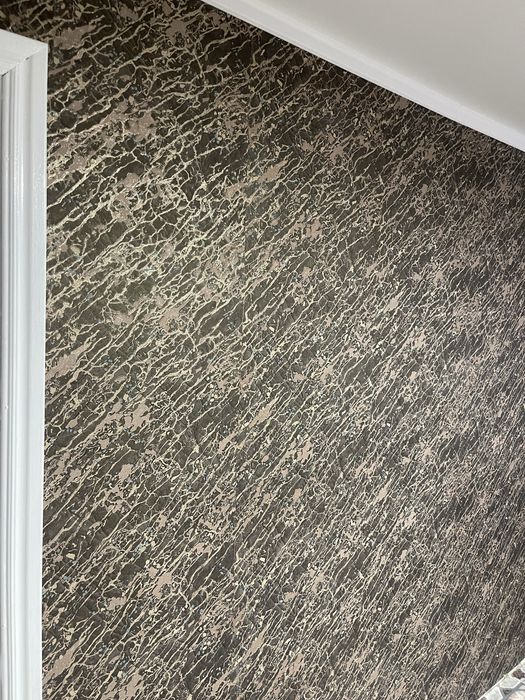 Продам два рулона обоев