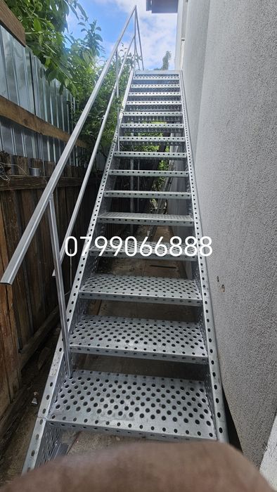 Vând scări zincate