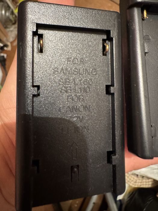 Ретро зарядно с адаптери за видеокамери