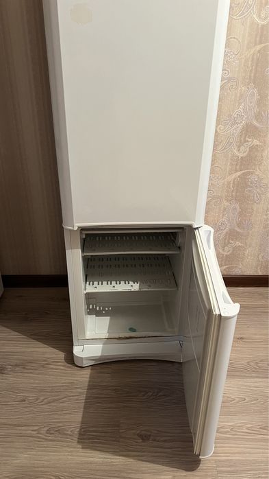 Холодильник Indesit