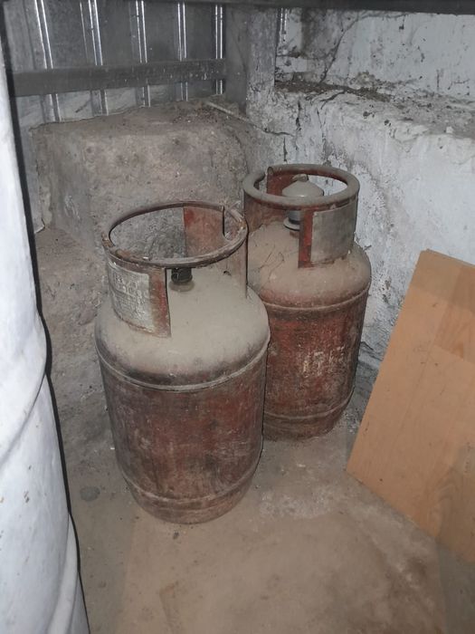 две газ плиты, с газоблоками