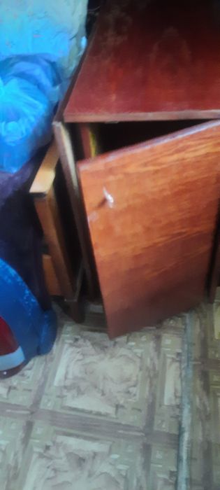 Стол - тумба, полированный