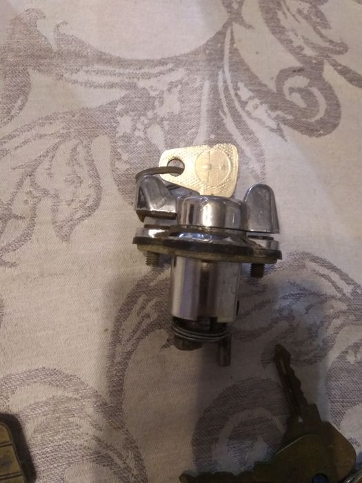 Стари ключове за Лада,Москвич,Опел,Сеат,Форд,Вартбург,МЗ и часовници и