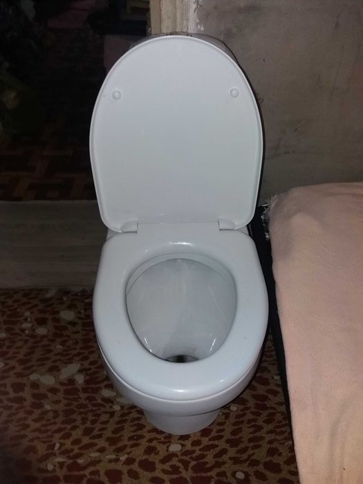 Продам унитаз . .