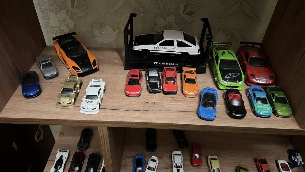 Модели машинок Hot wheels и другие