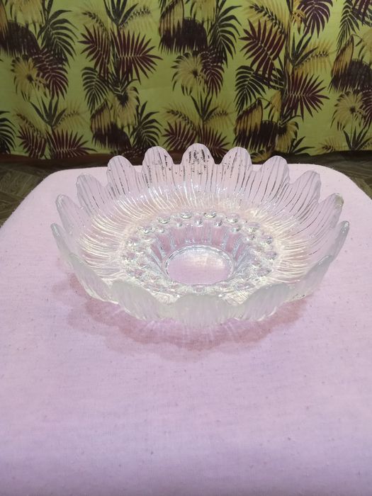 г.Навои. Продам 2 новые,  хрустальные салатницы - набор. Япония.