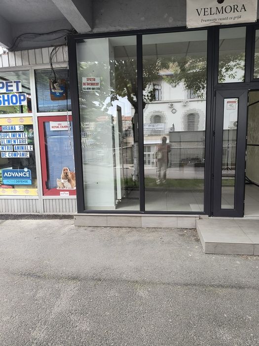Închiriez spațiu central