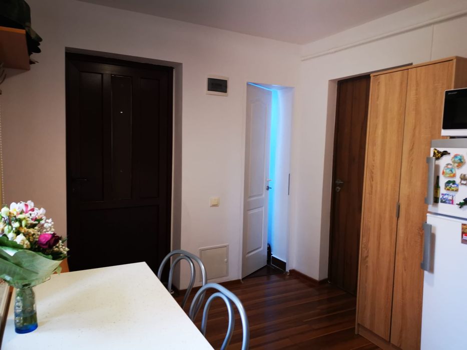 Apartament de închiriat cu curte