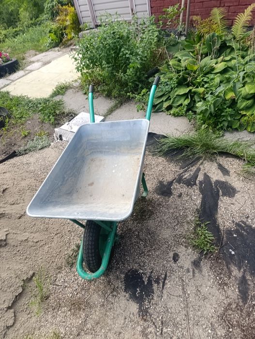 Продам садовую тачку