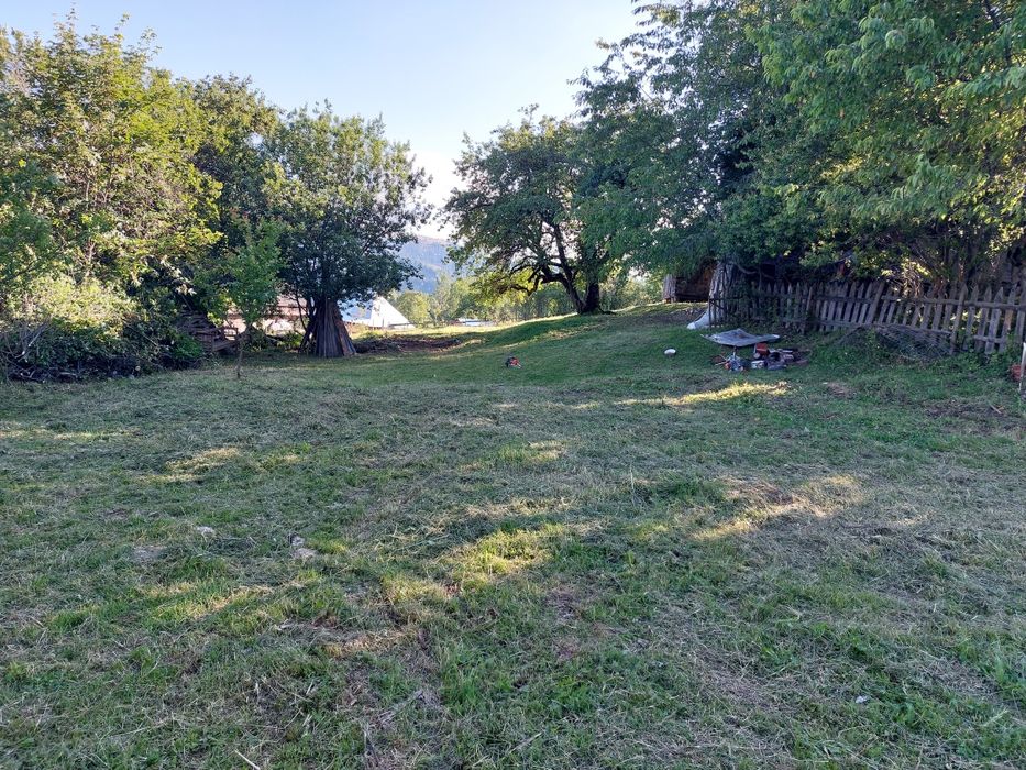 Vand teren intravilan si casa