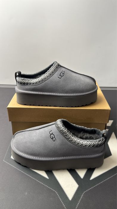 Papuci ugg.
