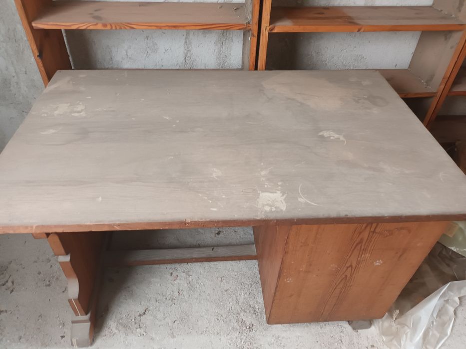 Дървено бюро, цена 75