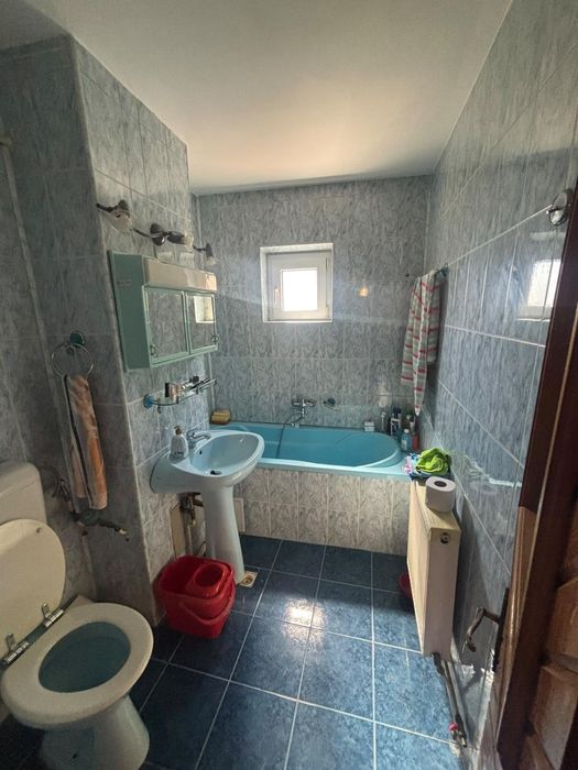 Apartament 3 camere de vânzare