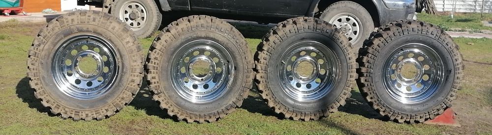 Vând patru jante cu cauciucuri