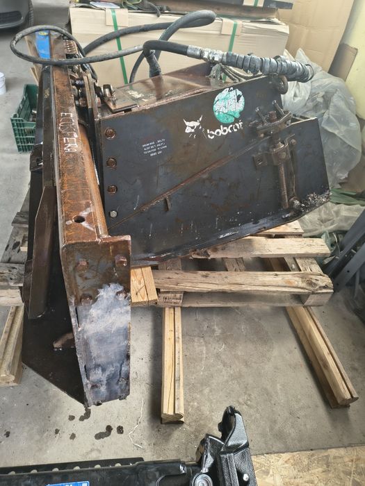 bobcat  Mini icarcator cu fresa asfalt si beton