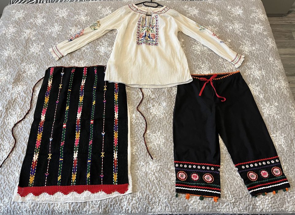 Народна носия от 4 части + подарък чорапи