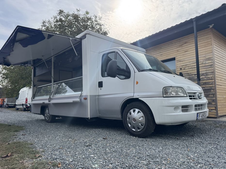 Foodtruck imbiss - restaurant stradal