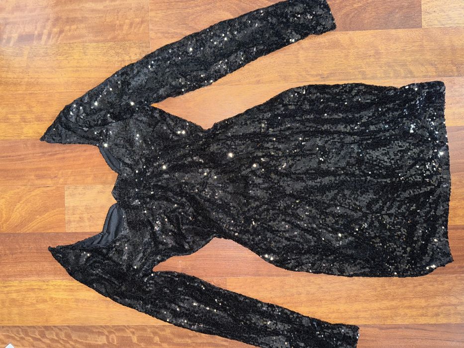 Пайетена рокля по тялото