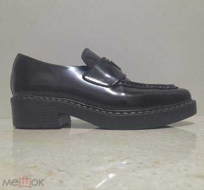 PRADA Loafers / 36 / Made in Italy / Остроносые лакированные лоферы