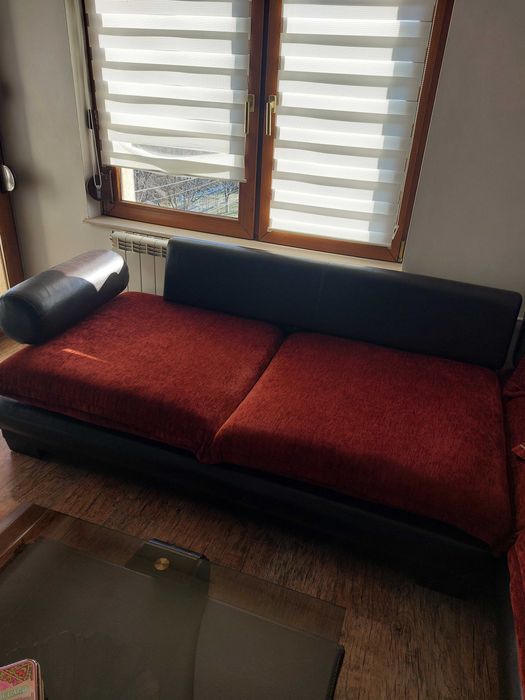 Ъглов диван и холна маса