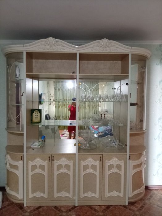 Сервант горка состояние хорошое