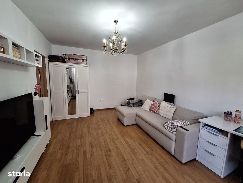Apartament cu 2 camere, decomandat, 2 balcoane, zona Porii — fotografia 1