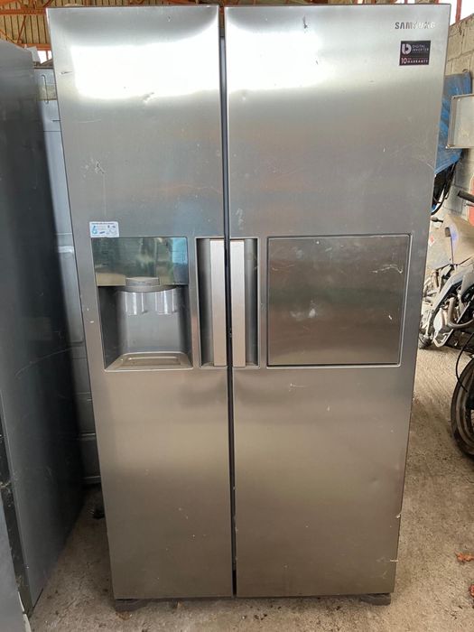 Двукрилен хладилник Samsung