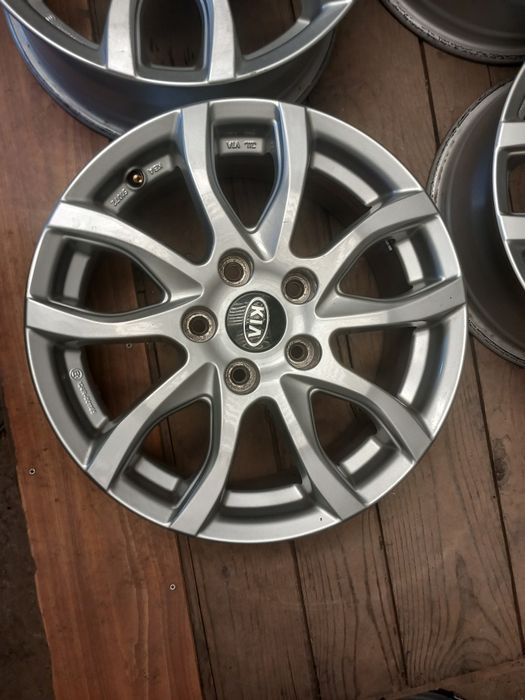 Jante r16 5x114.3 et 50 cb 67.1  mazda kia Hyundai etc
