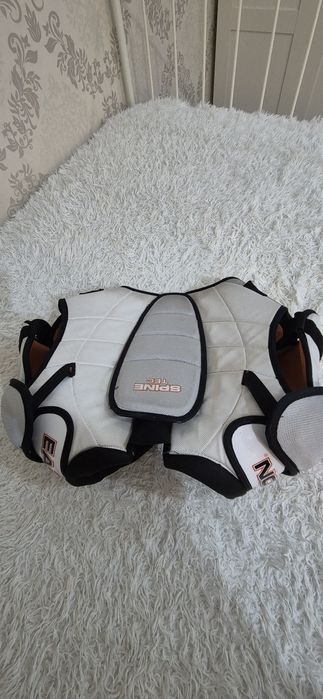 Продам хоккейный нагрудник