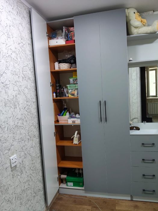 Продам прихожую с зеркалом