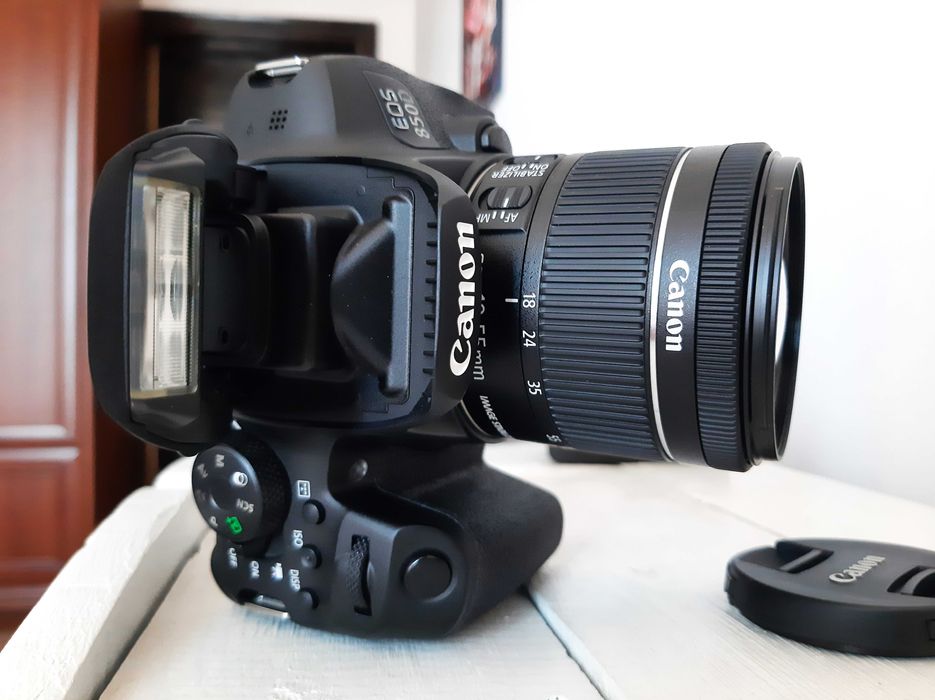 Canon EOS 850D DSLR с Canon EF 24-105mm f/3.5-5.6 IS STM