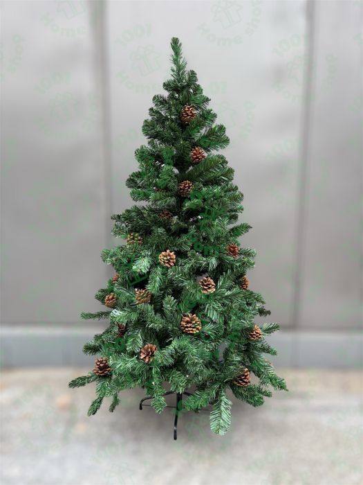 Коледна елха Бор, заснежена, с декорация, с шишарки