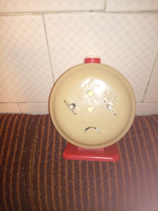 Руски механичен часовник -будилник Янтар.